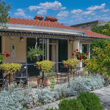Issa Holiday Home - 3 Min Walk To Beach Kastela Exterior photo