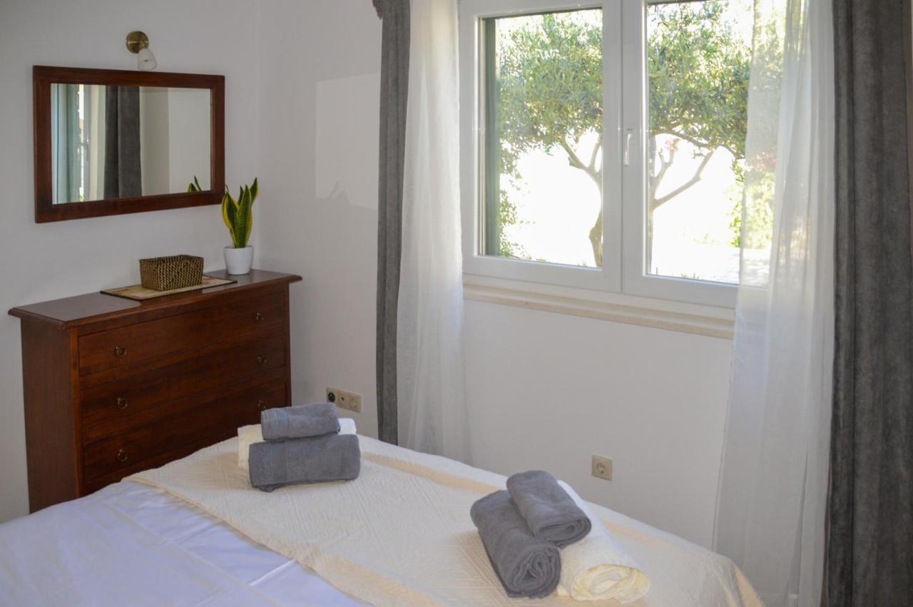 Issa Holiday Home - 3 Min Walk To Beach Kastela Exterior photo