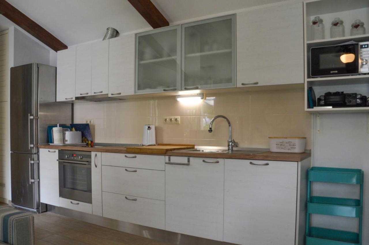 Issa Holiday Home - 3 Min Walk To Beach Kastela Exterior photo